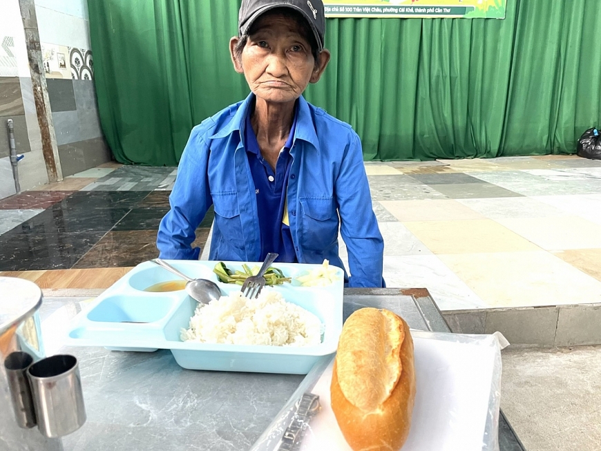 Quán cơm chay 1.000 đồng ấm lòng người nghèo