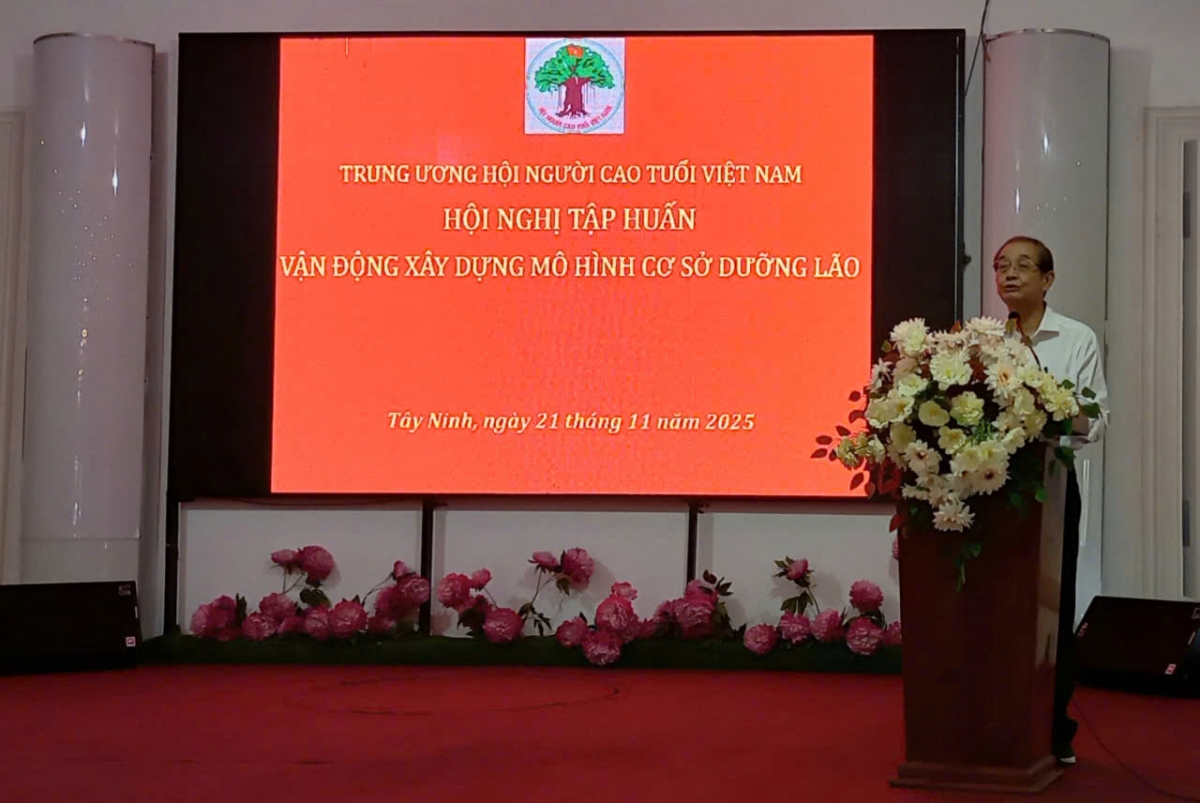 Tiến sĩ Huỳnh Thành Lập phát biểu tại hội nghị