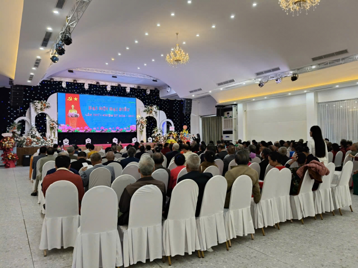 Toàn cảnh đại hội người cao tuổi phường Vinh Phú