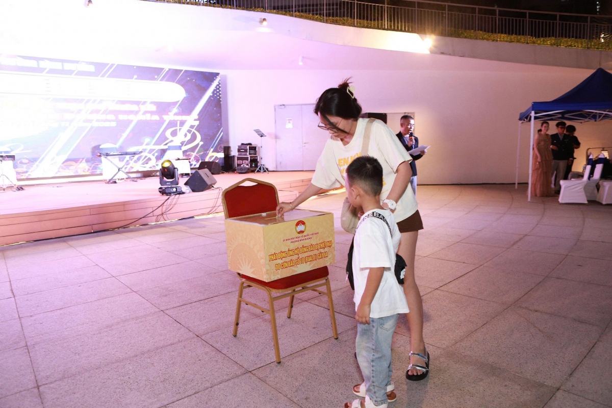 Phường Bình Dương, TP.Hồ Chí Minh: Đêm nhạc gây quỹ gần 73 triệu đồng hướng về miền Trung mưa lũ