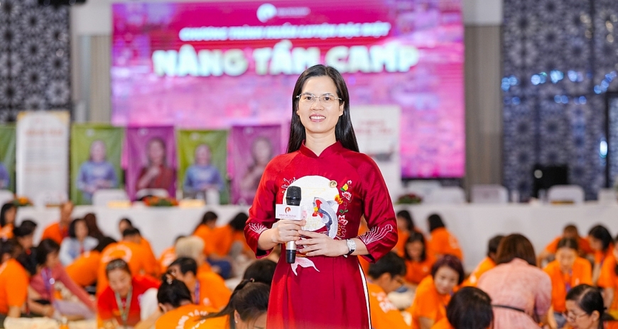 Xóa bỏ rào cản vô hình - kiến tạo người phụ nữ giá trị từ bên trong