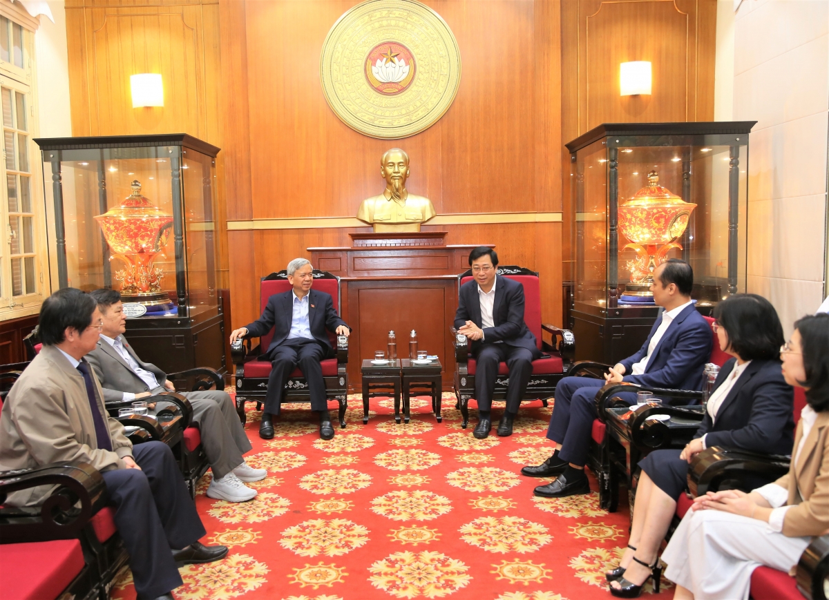 Quang cảnh buổi trao quà