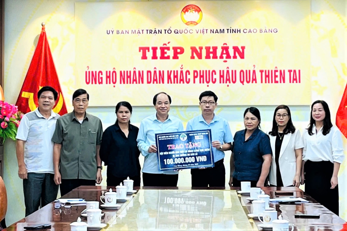 Trung ương Hội NCT Việt Nam trao quà hỗ trợ NCT tỉnh Cao Bằng khắc phục hậu quả thiên tai