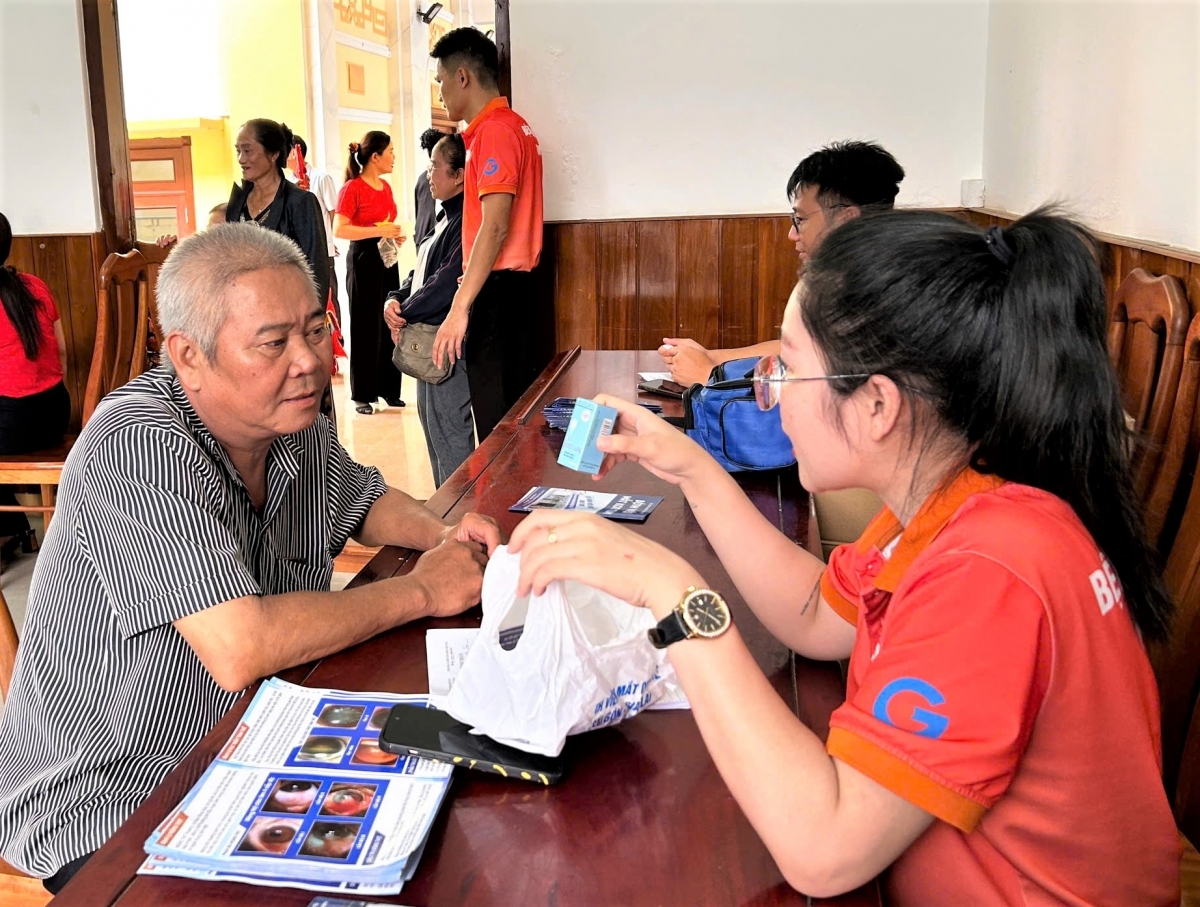 Khám, tư vấn sức khỏe cho NCT tỉnh Quảng Ngãi