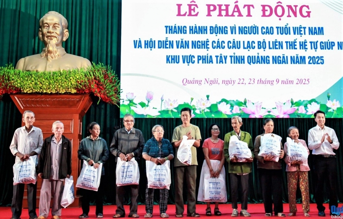 Tặng quà NCT tỉnh Quảng Ngãi nhân Tháng hành động vì NCT Việt Nam năm 2025
