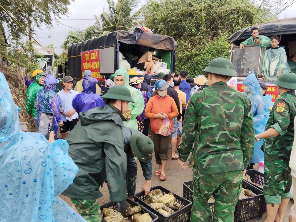 Bộ đội Biên phòng Đắk Lắk tích cực hỗ trợ đồng bào bị ảnh hưởng bởi mưa lũ