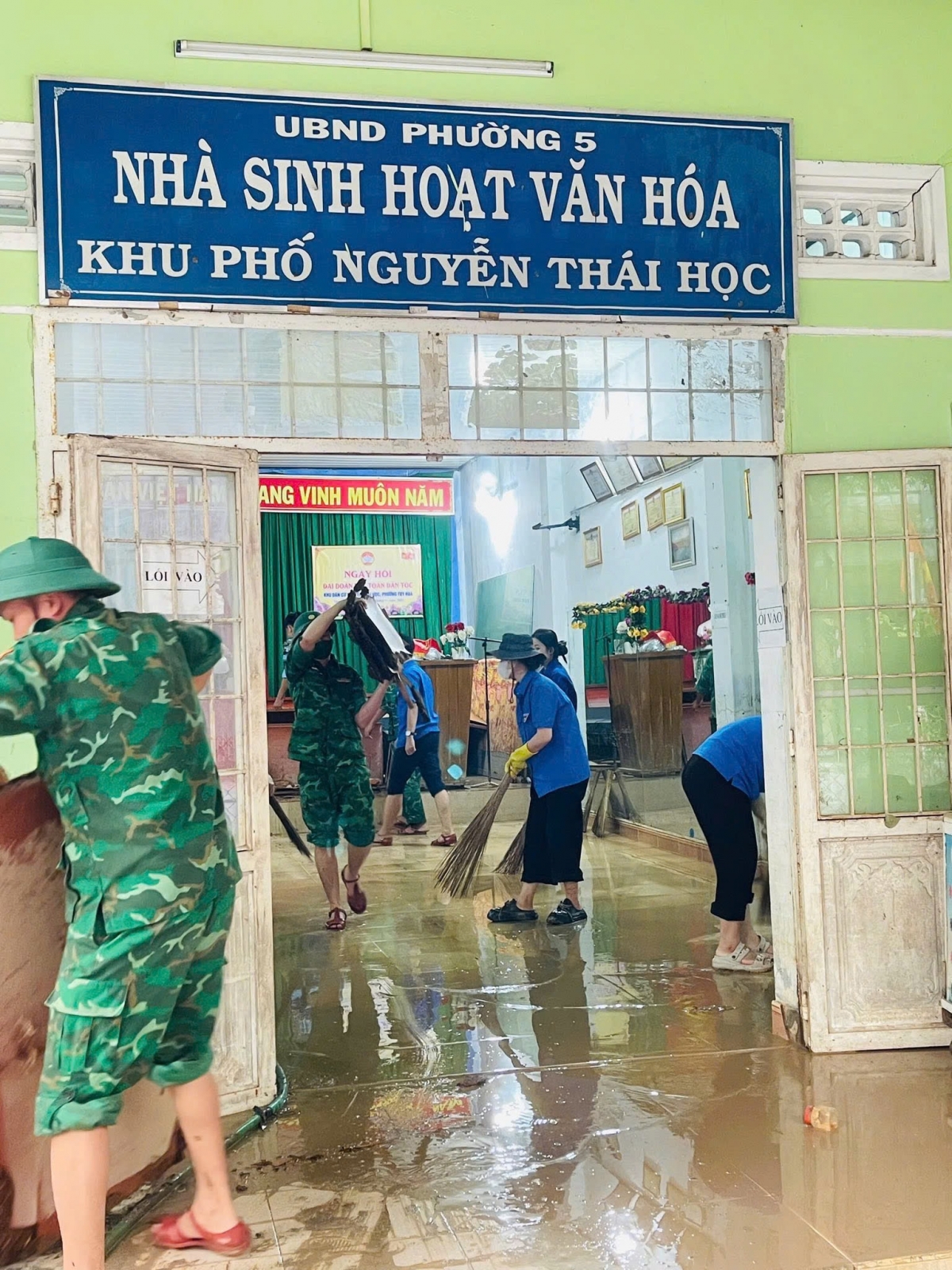 Bộ đội Biên phòng Đắk Lắk tích cực hỗ trợ đồng bào bị ảnh hưởng bởi mưa lũ