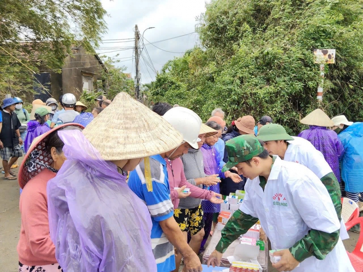 Bộ đội Biên phòng Đắk Lắk tích cực hỗ trợ đồng bào bị ảnh hưởng bởi mưa lũ