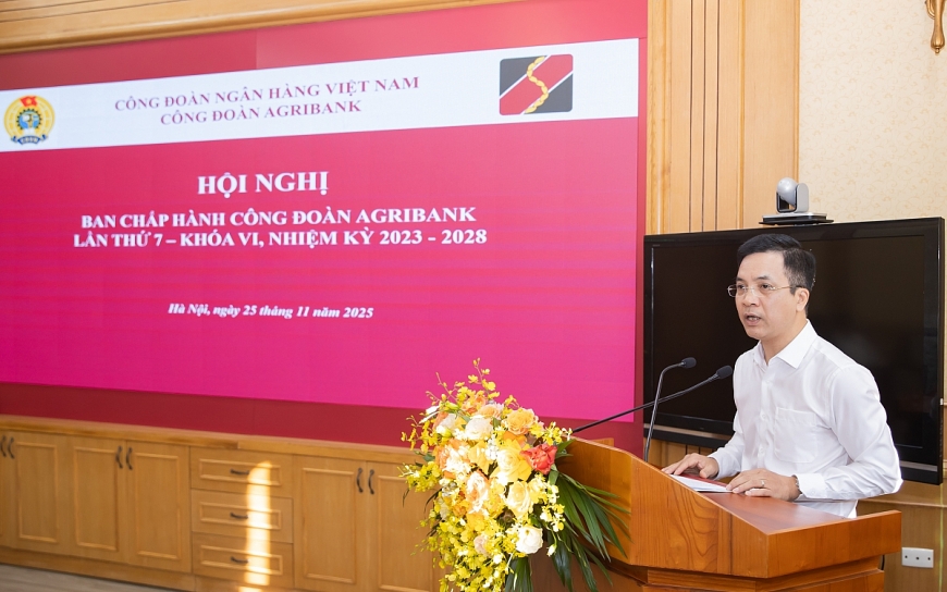 Đồng chí Nguyễn Trung Dũng - Ủy viên Ban Chấp hành Đảng bộ, Phó Chủ tịch thường trực Công đoàn Agribank phát biểu nhận nhiệm vụ