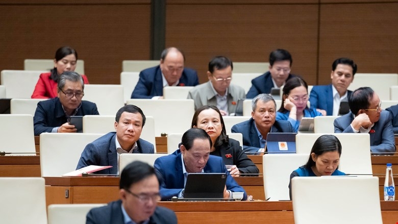 Các đại biểu tham dự phiên thảo luận tại hội trường sáng ngày 27/11 về dự thảo Luật Đầu tư (sửa đổi).