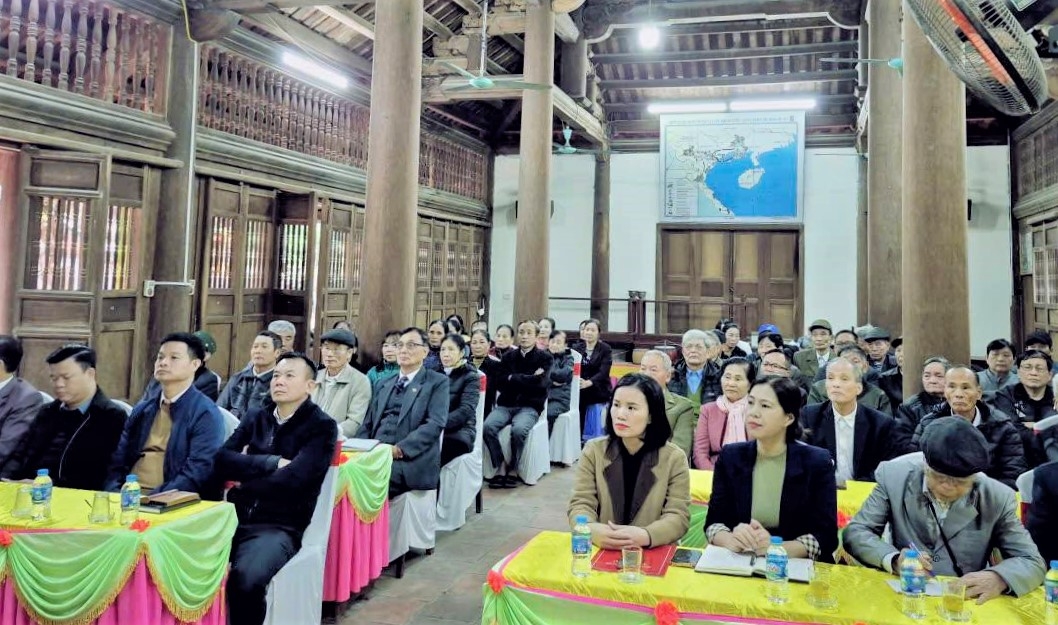 Các đại biểu tham dự lễ công bố quyết định Ban Chấp hành lâm thời Hội NCT xã Hát Môn