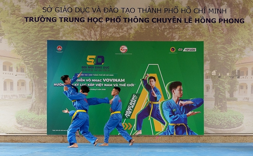 Tiết mục biểu diễn võ Vovinam do vận động viên chuyên nghiệp thực hiện
