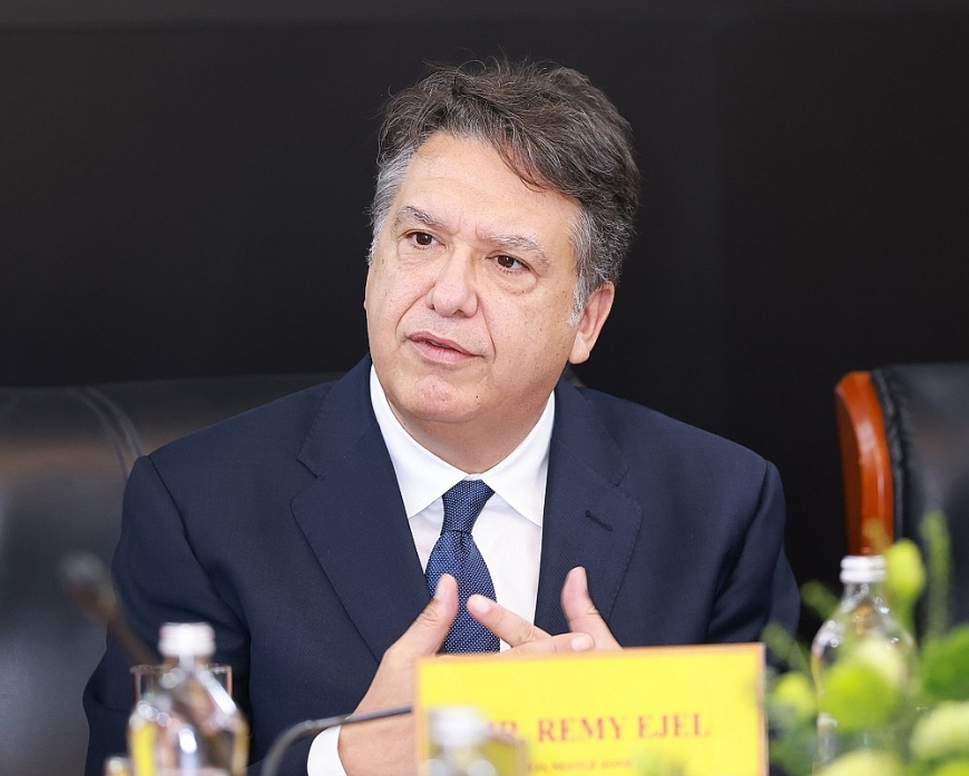 Ông Remy Ejel, Tổng Giám đốc Nestlé Zone AOA chia sẻ tại buổi làm việc với Bộ NN&MT