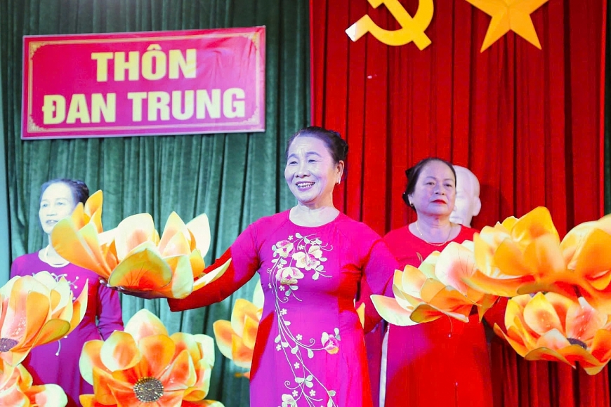 Tuổi cao vẫn nhiệt tình công tác xã hội