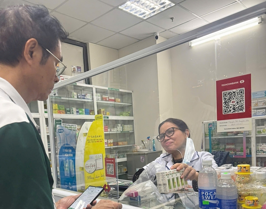 Nghề dược tuổi già: Khi kinh nghiệm trở thành liều thuốc quý