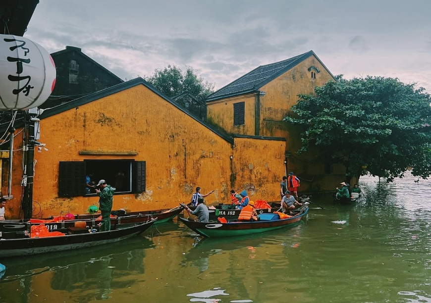 Bão lụt làm ảnh hưởng nghiêm trọng tới những ngôi nhà cổ.