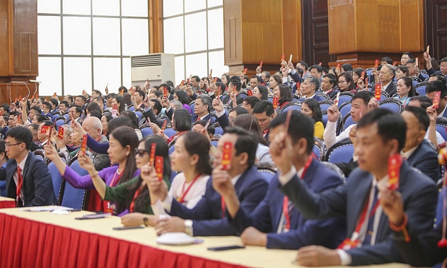 Các đại biểu biểu quyết thông qua Chương trình và quy chế Đại hội.