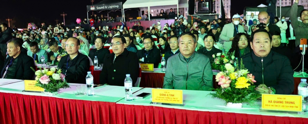 Lai Châu: Trong đêm khai mạc Tuần Du lịch – Văn hóa và Giải Marathon năm 2025 với chủ đề “Về với những đỉnh núi Lai Châu kỳ vĩ”