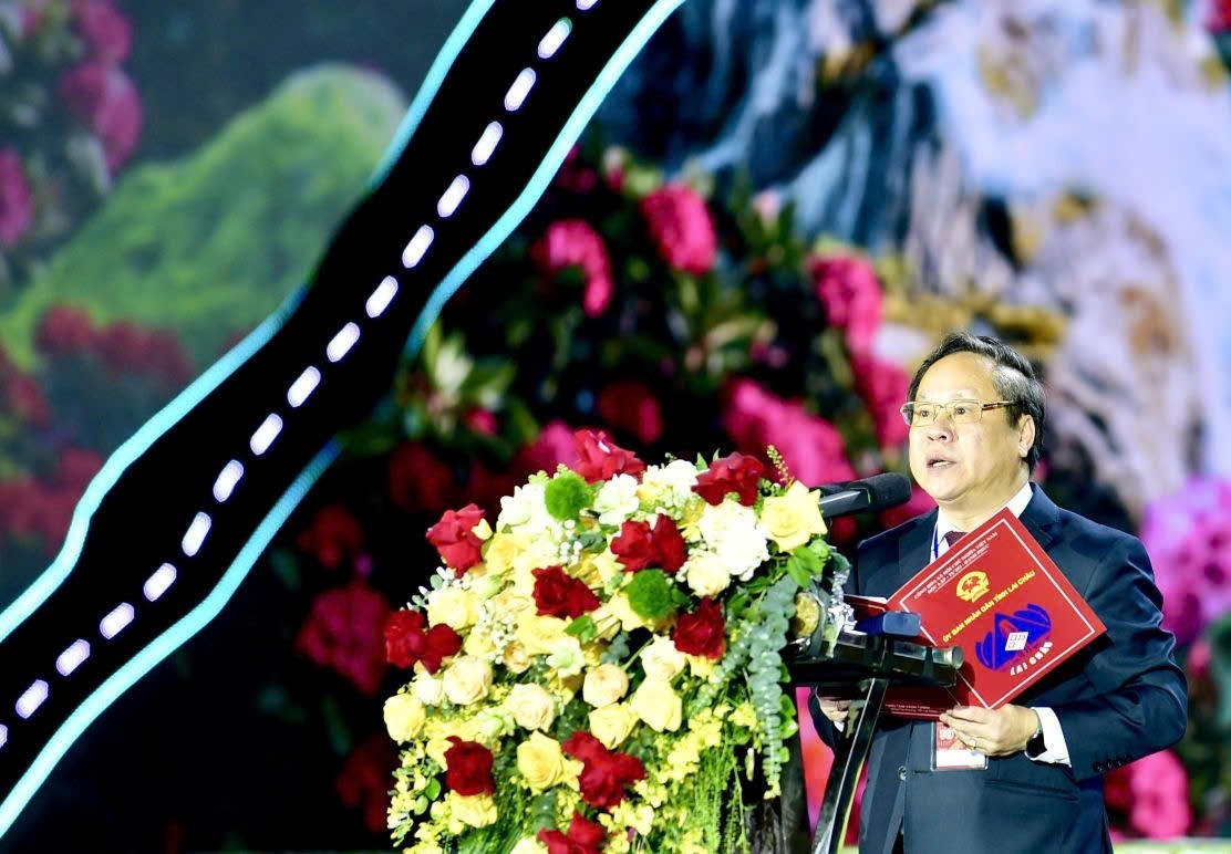 Lai Châu: Trong đêm khai mạc Tuần Du lịch – Văn hóa và Giải Marathon năm 2025 với chủ đề “Về với những đỉnh núi Lai Châu kỳ vĩ”