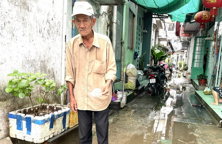 Cụ ông neo đơn, bệnh tật cần sự giúp đỡ của cộng đồng