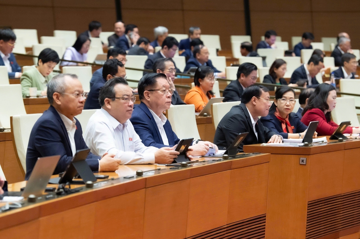 Các đại biểu tham dự phiên thảo luận tại hội trường về dự án sửa đổi, bổ sung một số điều của Luật Địa chất và khoáng sản.