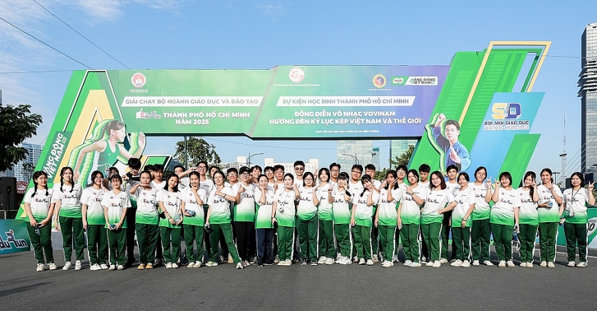 Kết thúc chương trình đồng diễn võ nhạc Vovinam, 2.000 học sinh Thành phố Hồ Chí Minh tham gia giải chạy EduRun