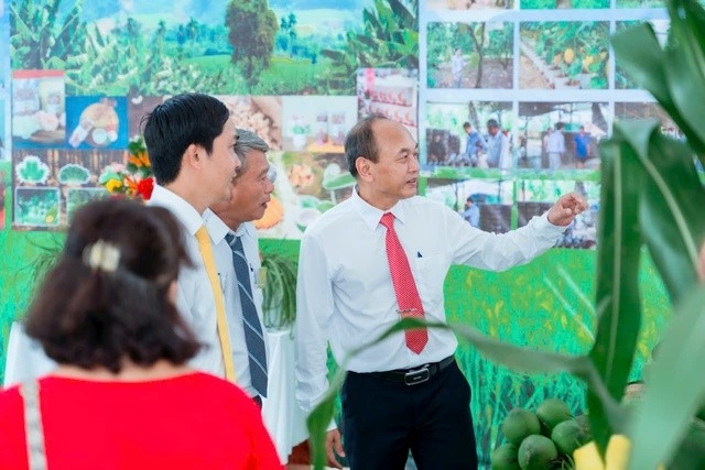 Bí thư Đảng uỷ Xuân Bắc Trần Lâm Sinh trao đổi tại Đại hội Đại biểu Hội Nông dân xã Xuân Bắc nhiệm kỳ 2025–2030