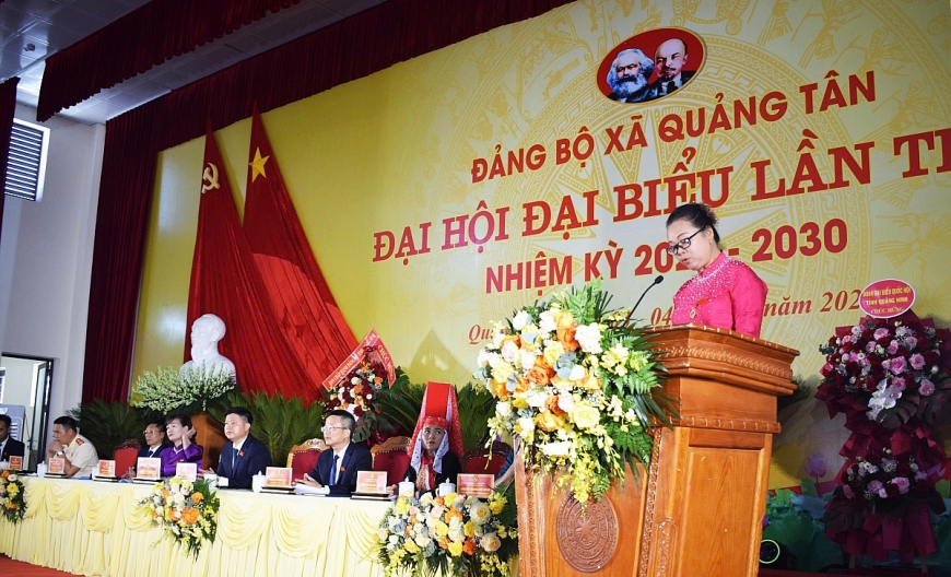 Nữ Bí thư cao tuổi với công cuộc làm giàu, xóa bỏ các hủ tục