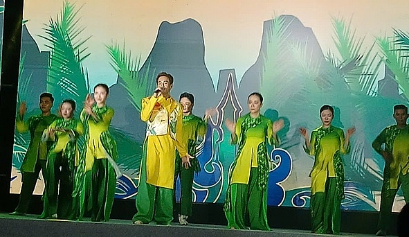 Văn nghệ khac mạc lễ hội