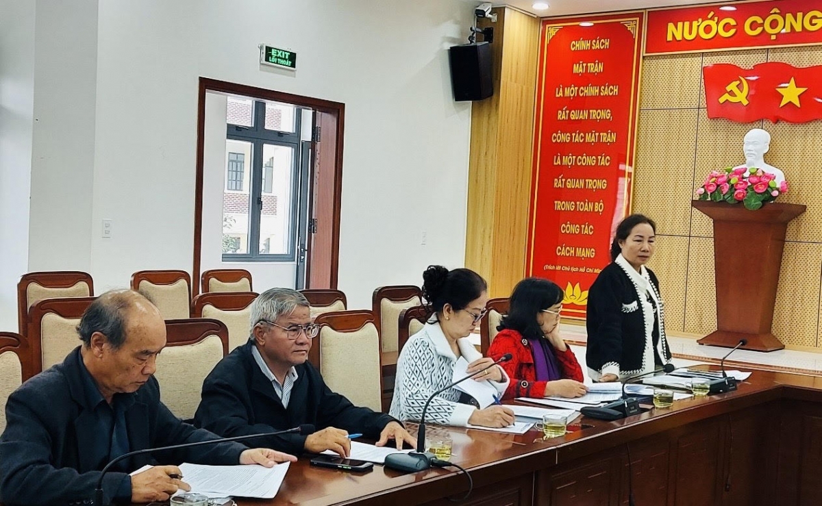 Bà Nguyễn Thị Phúc- Chủ tịch Hội Người cao tuổi Lâm Đồng chủ trì buổi họp đầu tiên