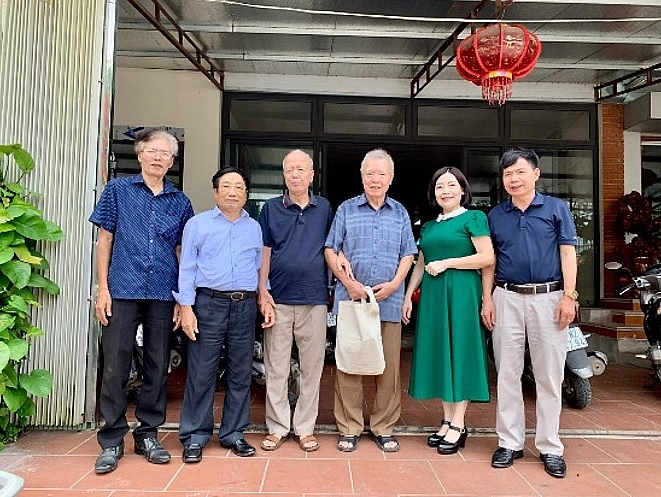 Là con gái, ai cũng ước có cơn mưa mùa Hạ