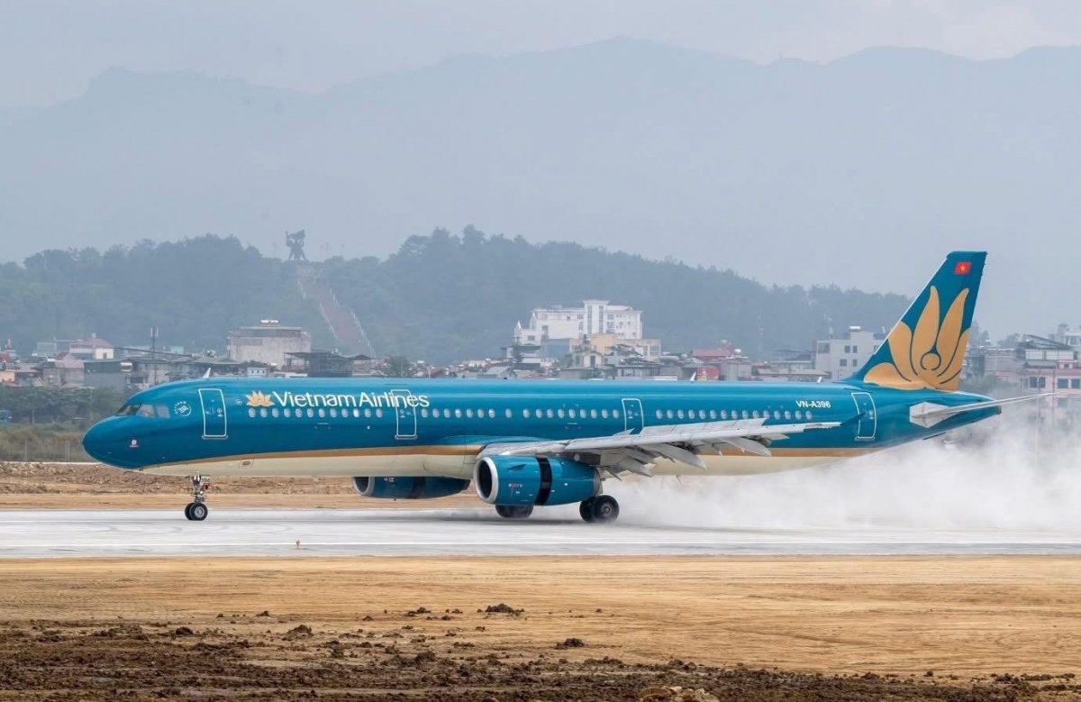 Hiện Vietnam Airlines là hãng hàng không duy nhất đnag khai thác đường bay đến sân bay Điện Biên