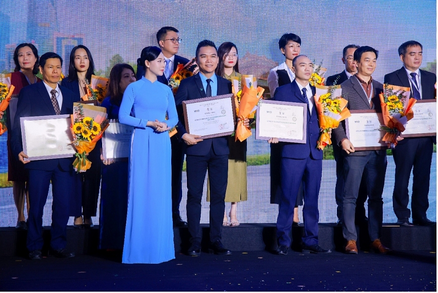 Herbalife  Việt Nam  được vinh danh tại Top 100 Doanh Nghiệp Bền Vững Việt Nam 2025