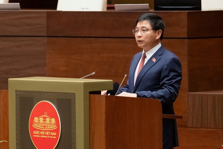 Ông Nguyễn Văn Thắng, Bộ trưởng Bộ Tài chính trình bày Tờ trình về sửa đổi, bổ sung một số điều của Luật Thuế giá trị gia tăng sáng ngày 8/12.