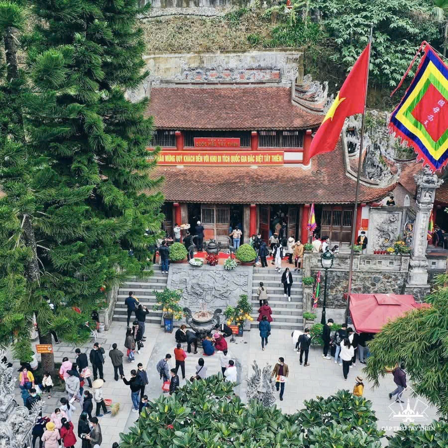 Khu vực đền Thượng