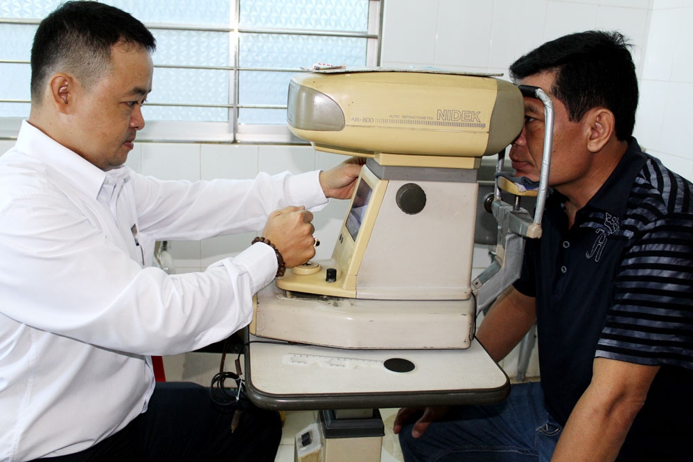 Khám mắt cho NCT tỉnh Đồng Tháp