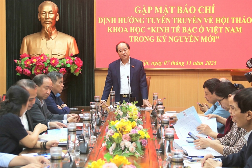 Phó Chủ tịch Thường trực Trương Xuân Cừ chủ trì cuộc gặp mặt báo chí trước Hội thảo Kinh tế bạc.