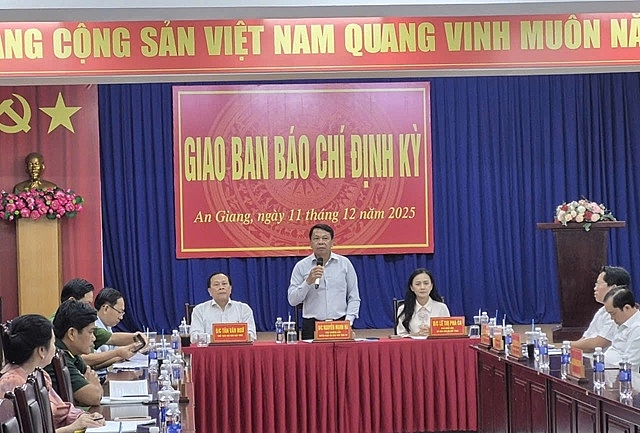 Ông Nguyễn Mạnh Hà, Phó trưởng Ban Tuyên giáo và Dân vận Tỉnh ủy An Giang phát biểu tại hội nghị.