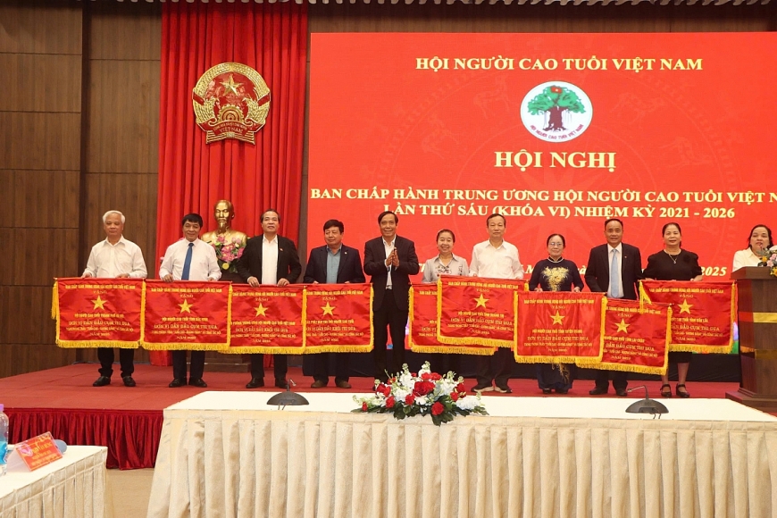 Người cao tuổi nêu cao đuốc sáng Diên Hồng, góp phần xây dựng đất nước giàu mạnh