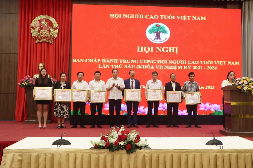 Người cao tuổi nêu cao đuốc sáng Diên Hồng, góp phần xây dựng đất nước giàu mạnh