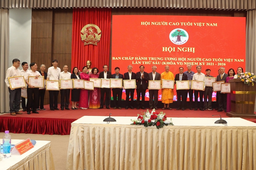 Người cao tuổi nêu cao đuốc sáng Diên Hồng, góp phần xây dựng đất nước giàu mạnh