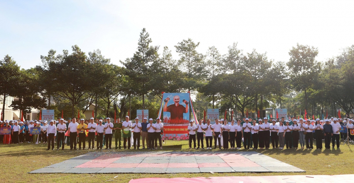 Lễ khai mạc Đại hội Thể dục Thể thao Phường Bình Dương lần thứ I, năm 2025 diễn ra trang trọng, khí thế và đầy sắc màu.