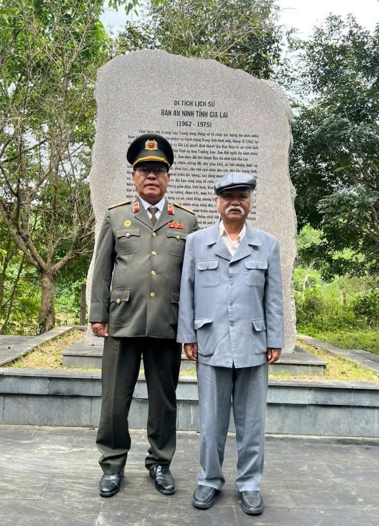 Ký sự về nguồn ở Kroong – giữa đại ngàn, lịch sử thấm vào trách nhiệm