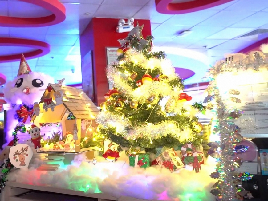 Không gian rực rỡ sắc màu, đặc sắc Giáng sinh tại văn phòng Vietjet