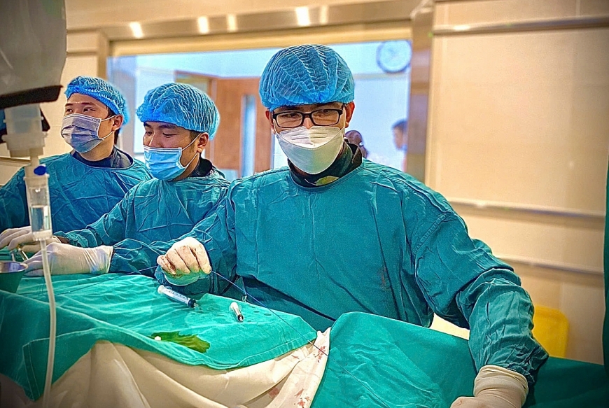 Bệnh viện Bạch Mai lập kỳ tích cứu sống bệnh nhân đột quỵ nguy kịch