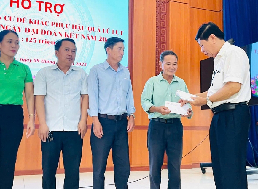 Lão nông vừa làm kinh tế giỏi, vừa tích cực đóng góp xây dựng quê hương