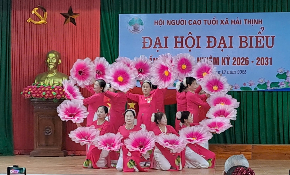 Tiết mục văn nghệ chào mừng Đại hội