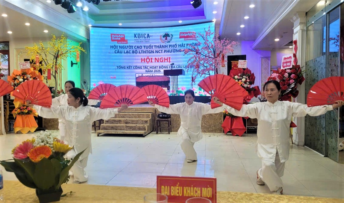 Tiết mục văn nghệ của CLB LTHTGN phường Hải An