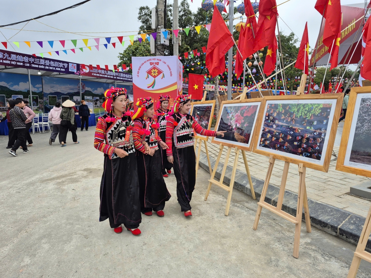 Lễ hội ném còn 3 nước Việt Nam- Lào- Trung Quốc