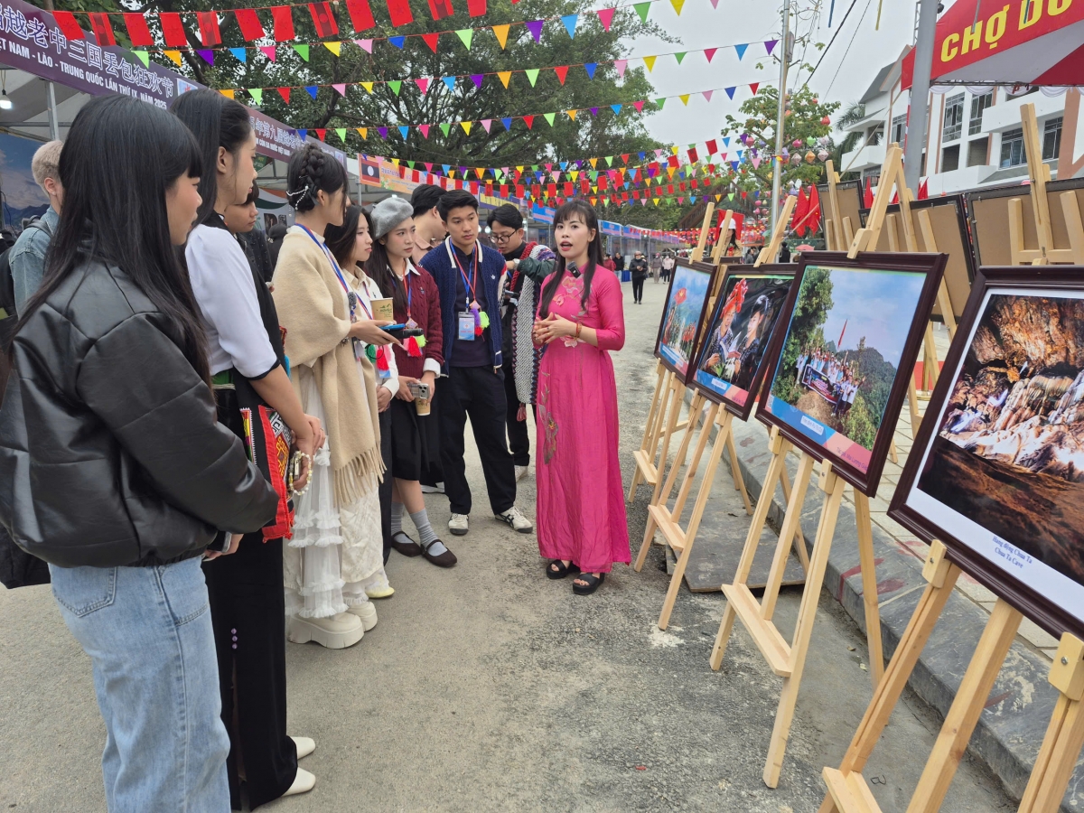 Điện Biên: Đặc sắc Lễ hội ném còn 3 nước Việt Nam- Lào- Trung Quốc